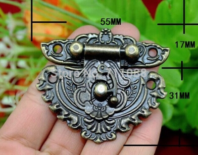 Antique alloy lock box heart-shaped buckle trumpet wooden hasp lock box clasp