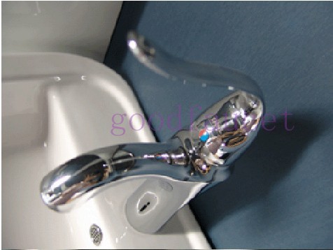 NEW Wholesale / retail Promotion New Bathroom Basin Faucet Single Hangdle Mixer Tap Deck Mounted Tap In Chrome