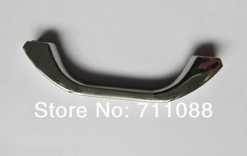 Simple two-color cabinet handle European furniture drawer wardrobe door handle Intermediate brushed silver Pitch: 64mm