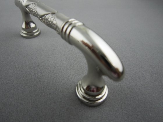 Kitchen Cabinet Handle With Zinc Alloy Silver  Metal Part  (C.C.:96mm,Length:118mm)