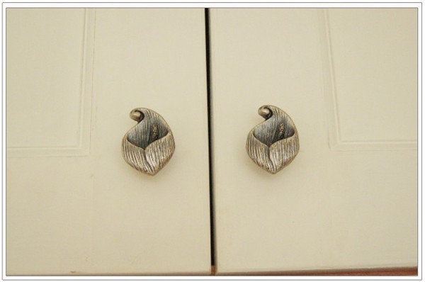 New classical European contracted style cupboard door drawer knobs ancient silver furniture handle/ greenish lily flower pulls