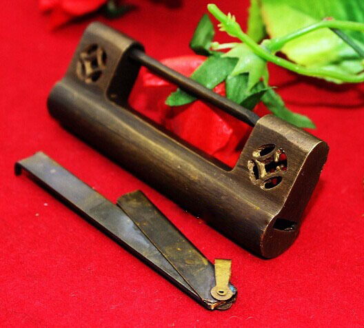 Imitation of Ming and Qing Dynasties brass padlock lock bronze decoration pitch 56MM mahogany locks