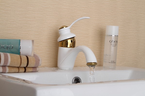 Wholesale And Retail Promotion White Painted Brass Bathroom Teapot Vessel Sink Basin Faucet Mixer Tap 1 Handle