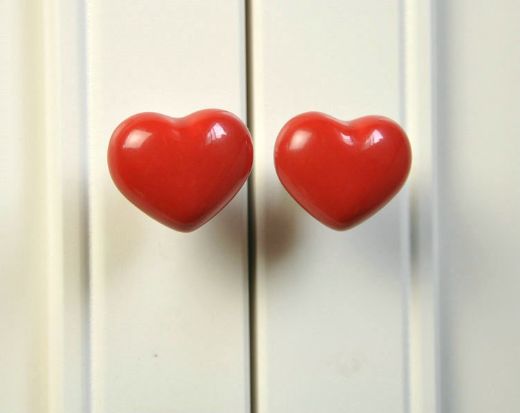 Hot Sale 6pcs Heart Shape Ceramic Cartoon Handles for Baby Lovely Furniture Pretty Cabinet Pulls (H:30mm  D:40mm)